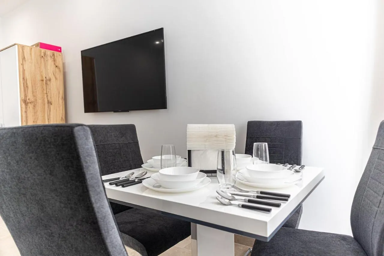 9 Min From City Center - Beautiful Studio Near U1 Reumannplatz Viena 0*,