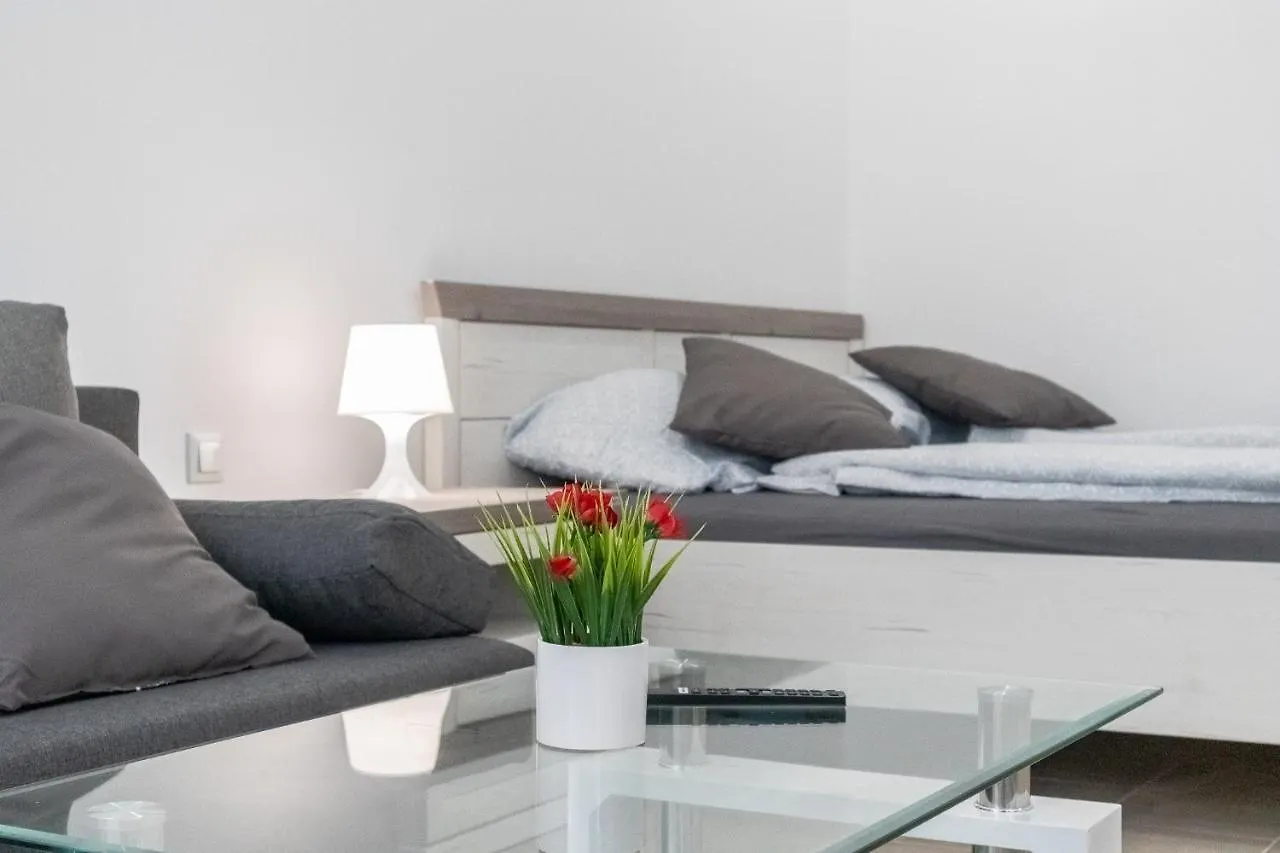 Apartamento 9 Min From City Center - Beautiful Studio Near U1 Reumannplatz Viena Austria