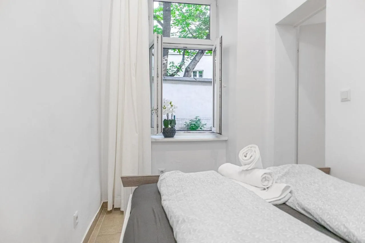 9 Min From City Center - Beautiful Studio Near U1 Reumannplatz Viena Apartamento